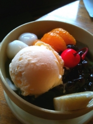 クリームあんみつ